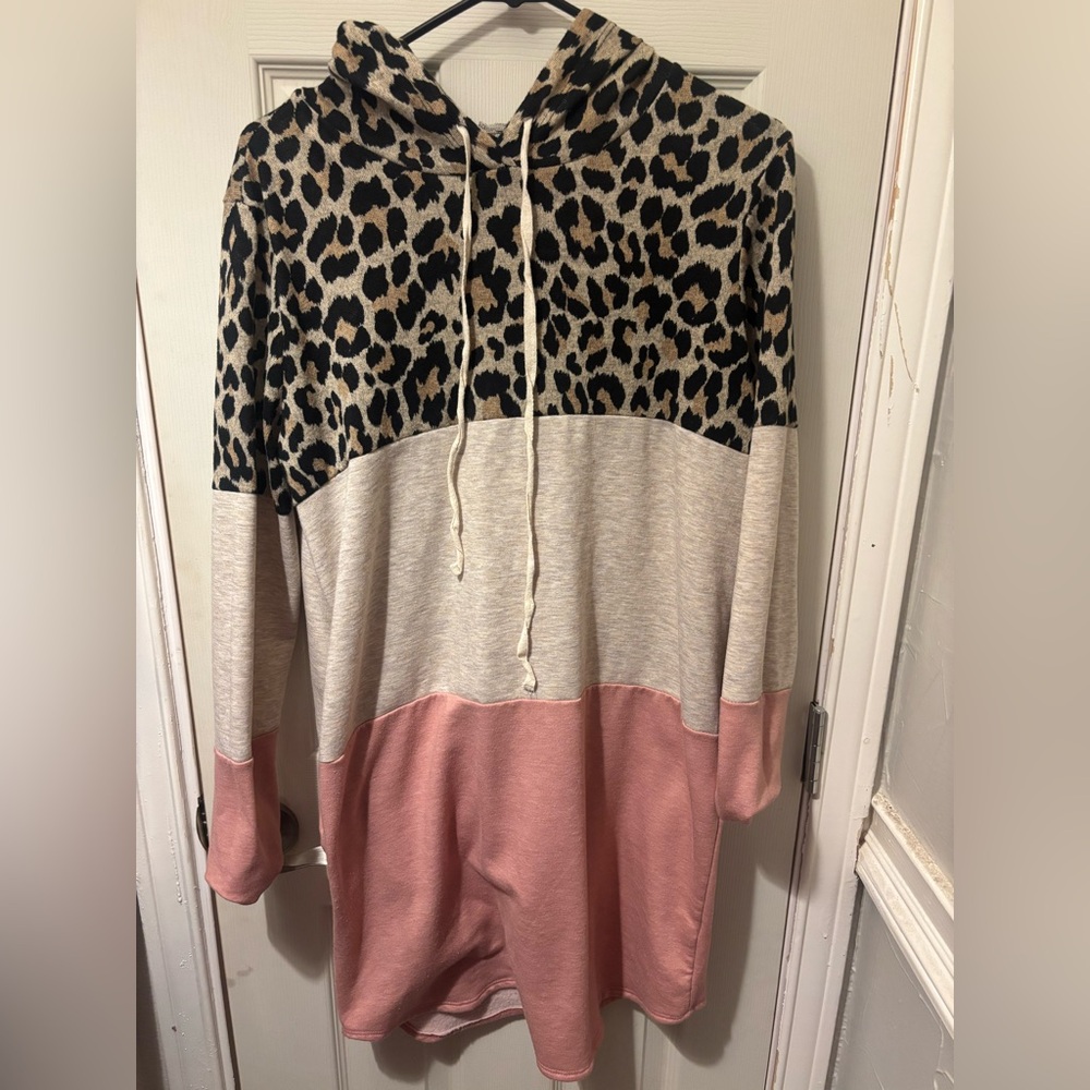 Leopard Colorblock Hooded Sweater Tunic in Beige and Pink